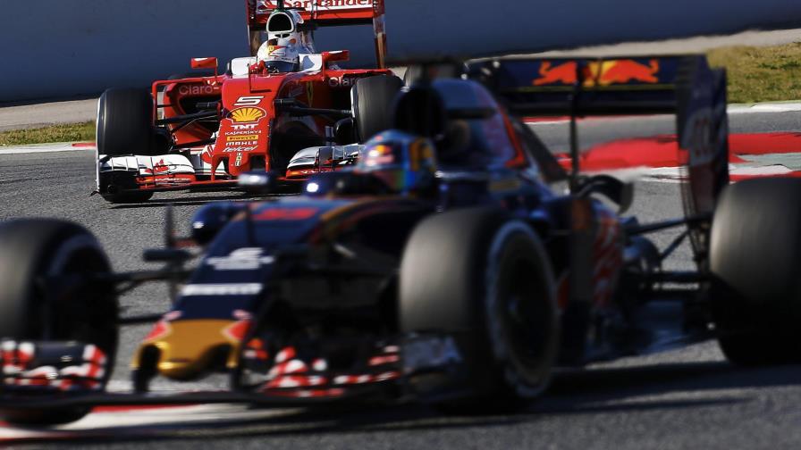 Vettel dominó la jornada matutina de entrenamientos en el Circuito de Barcelona