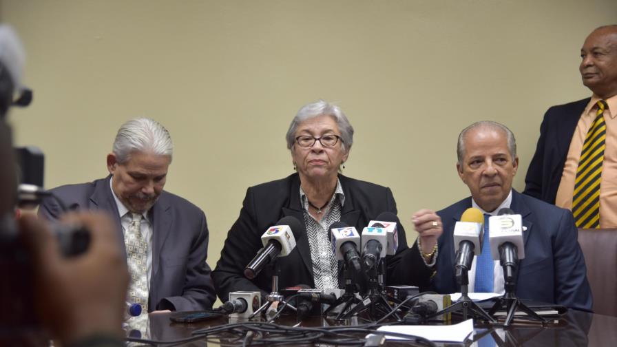 Autoridades de Salud y médicos continúan en diálogo de sordos
