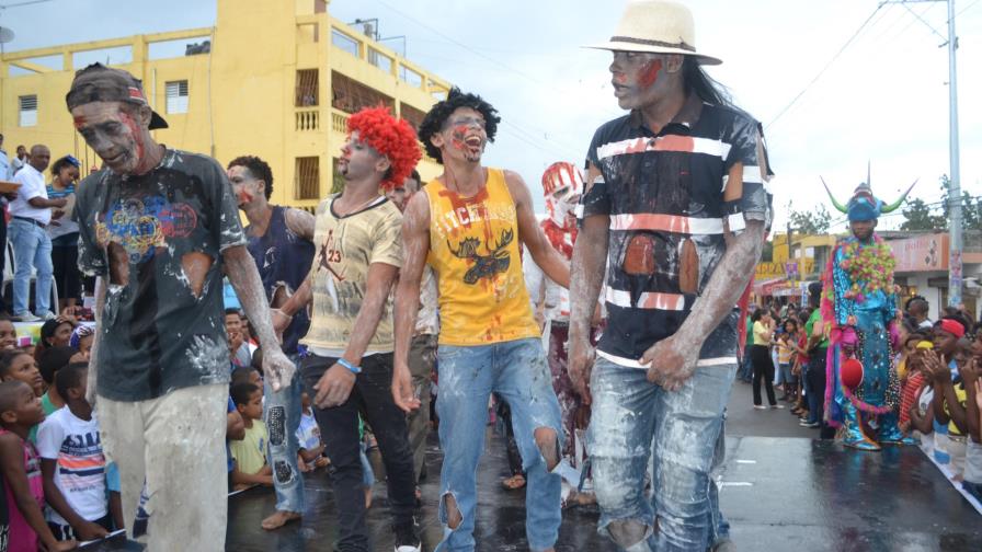 Los Guaricanos se calientan para  Carnaval Santo Domingo Norte 2016