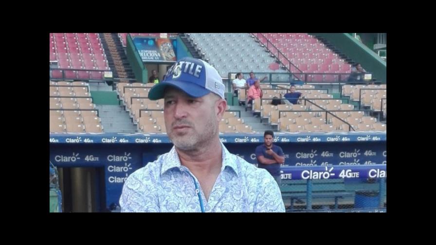 Video: Manny Acta entrena a los Marineros a ritmo de salsa