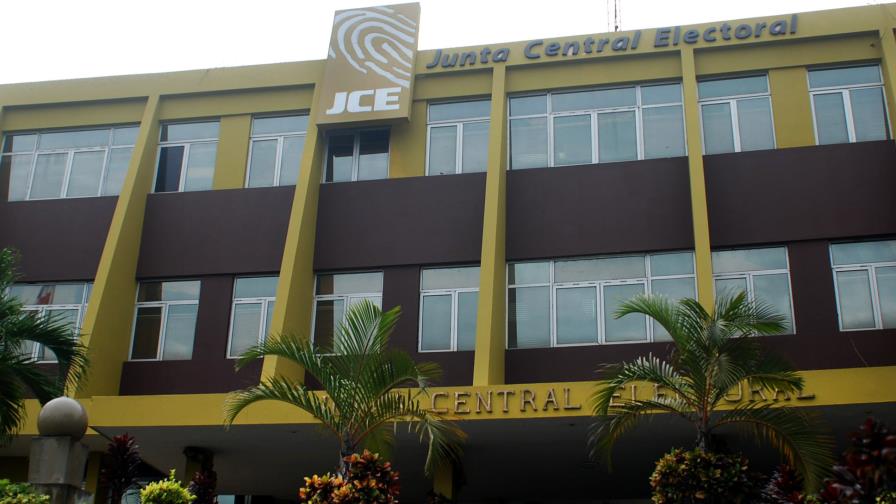 JCE amplia plazo a partidos políticos para corregir y depositar pactos 