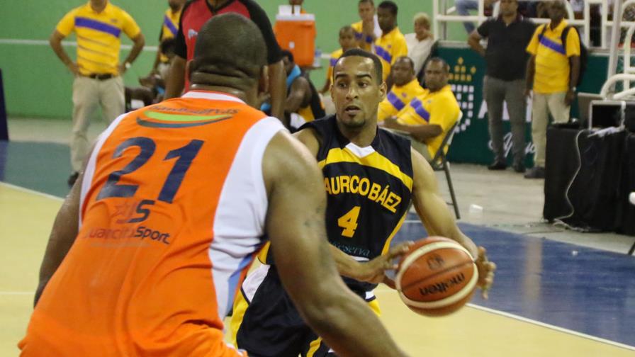 Mauricio Báez aplasta a Huellas del Siglo con Gerardo Suero explosivo