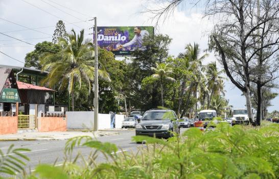 Candidatos del PLD dominan espacios publicitarios en las calles y avenidas