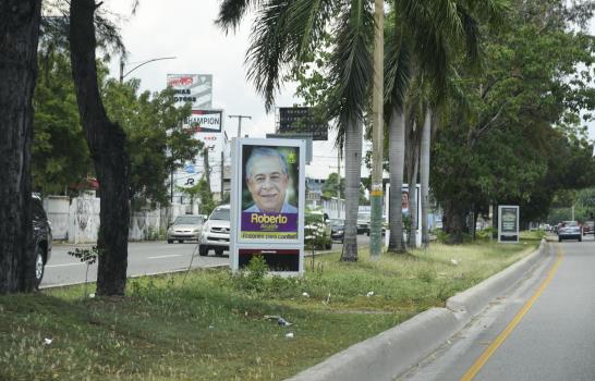 Candidatos del PLD dominan espacios publicitarios en las calles y avenidas