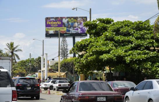 Candidatos del PLD dominan espacios publicitarios en las calles y avenidas