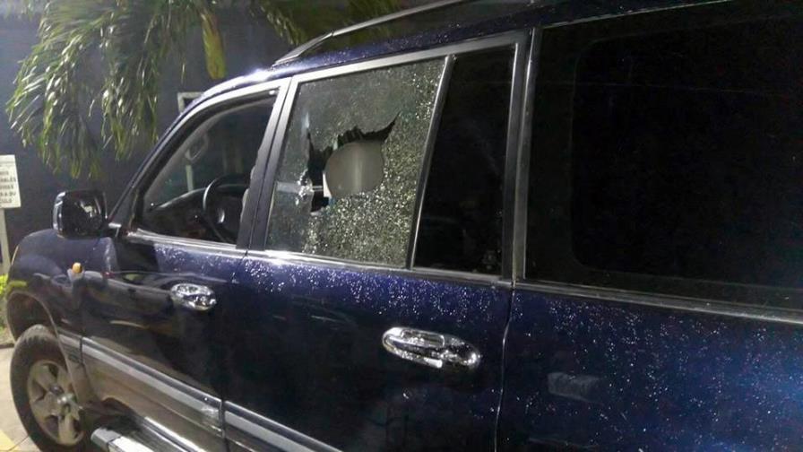 Encapuchados hieren de bala a comunicador Idelkys Brito en Sosúa