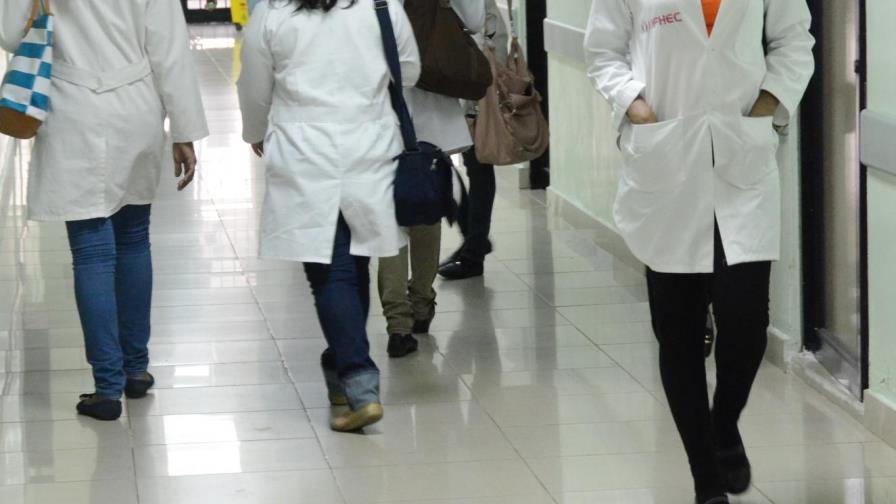Más de 4 mil médicos compiten por plazas a residentes