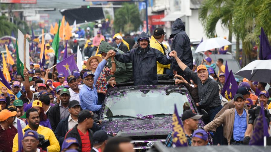 Danilo Medina hizo ayer un recorrido por Villa Altagracia, Bonao y La Vega