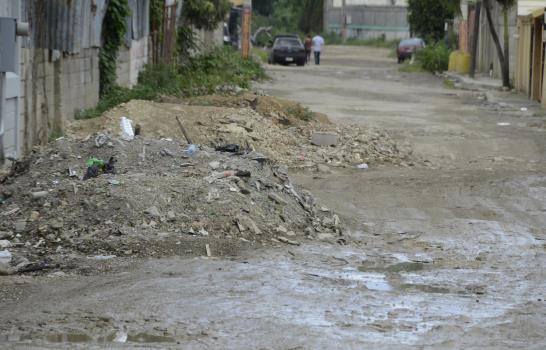 Vecinos exigen reparación de un tramo de la antigua carretera Duarte