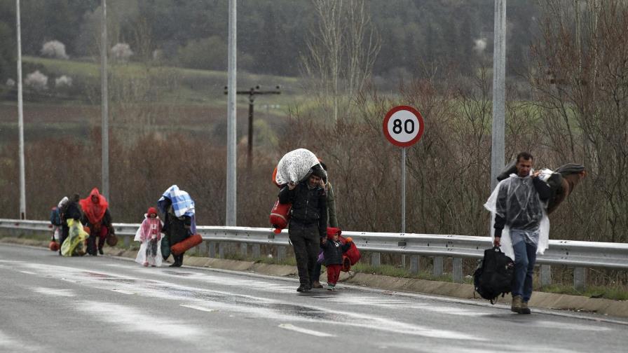 Una UE dividida apuesta por Turquía para frenar la llegada de migrantes