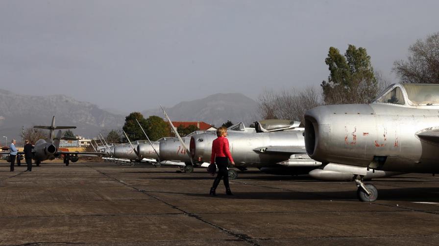 Albania vende aviones de la era comunista 