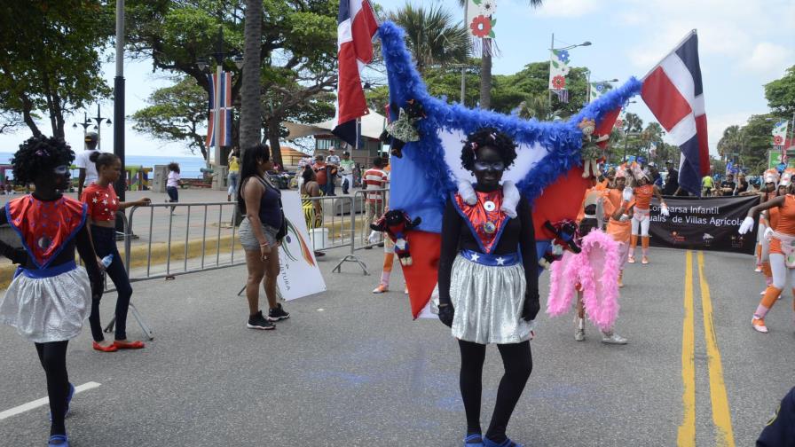 Rica creatividad y colorido en el Carnaval Infantil