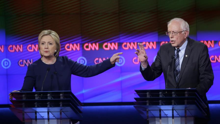 Clinton y Sanders se enfrentan sobre economía en debate