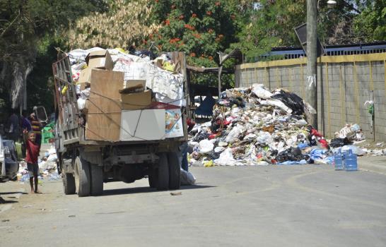 Moradores de Los Casabes vuelven a parar el tránsito de camiones hacia Duquesa