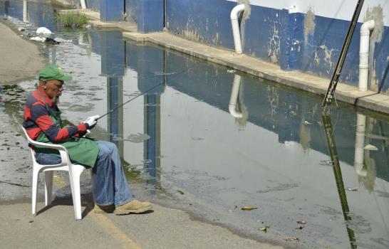 Agua verde en Ciudad Moderna afecta la salud de los moradores