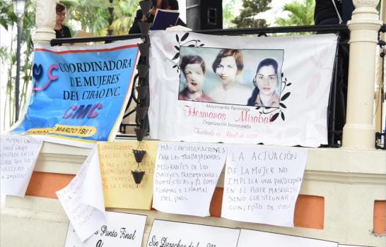En Santiago: Reclaman reivindicaciones para las mujeres
