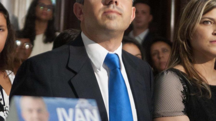 Grupos piden que Hipólito acepte candidatura a senaduría de Santiago