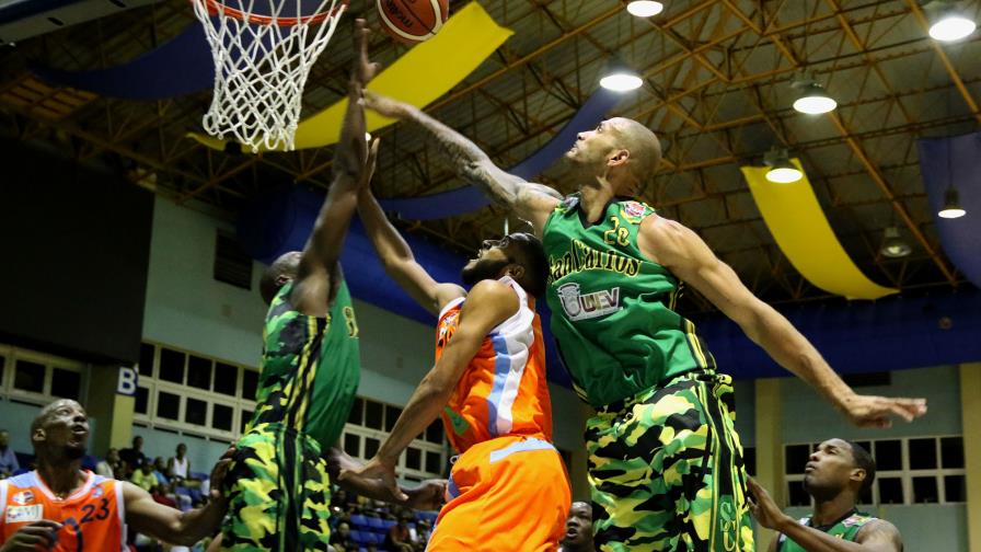 San Carlos aplasta a Huellas del Siglo