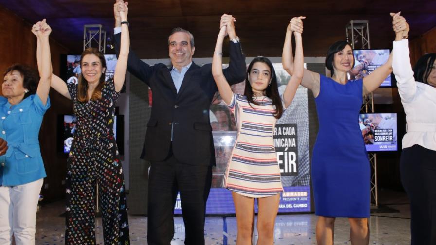 Abinader ofrece más empleos a las mujeres Abinader ofrece más empleos a las mujeres