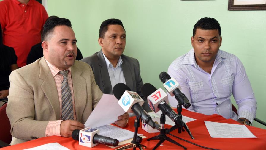 Evangélicos de Santiago piden declarar persona “no grata” al embajador de los Estados Unidos Evangélicos de Santiago piden declarar persona “no grata” al embajador de los Estados Unidos