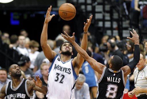 Karl-Anthony Towns: 19 puntos en la derrota ante los Spurs