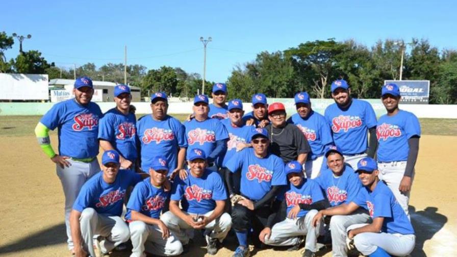 Dividen honores en liga los Sapos de softbol en Santiago