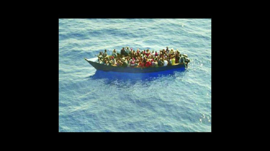 Devuelven a nueve dominicanos e igual número de cubanos que iban a Puerto Rico en yola