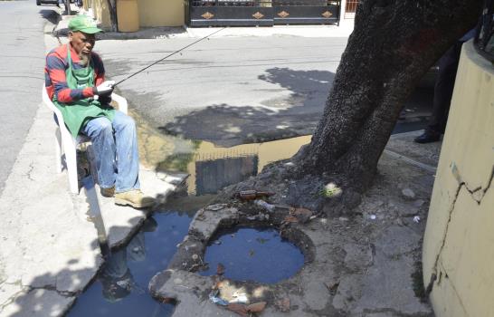 Criadero de mosquitos en barrio Invi de la Sánchez