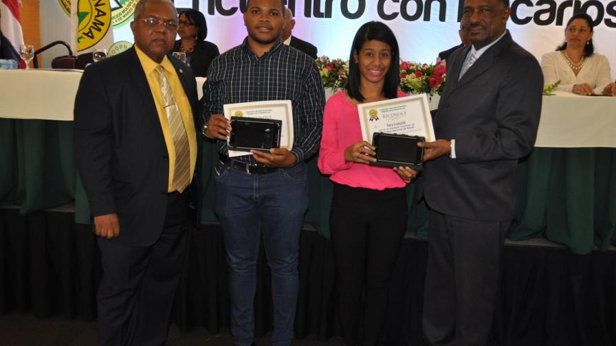 La Cooperativa de Maestros entrega 300 becas a hijos de socios