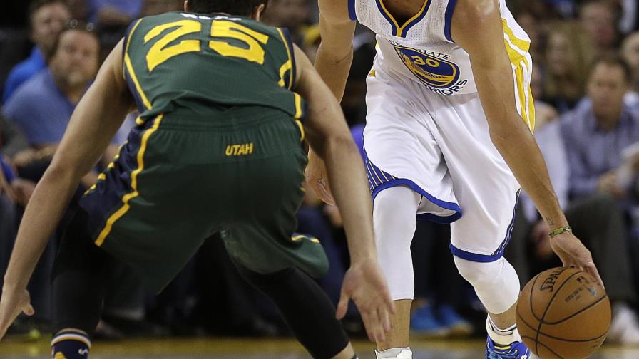 Stephen Curry vuelve a brillar en la victoria de Warriors sobre Jazz 
