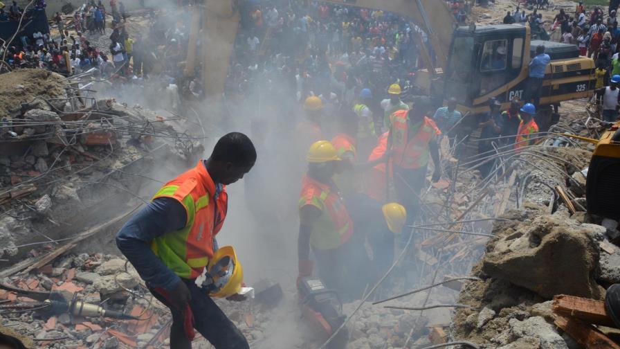 Mueren 34 trabajadores al derrumbarse edificio en construcción en Nigeria