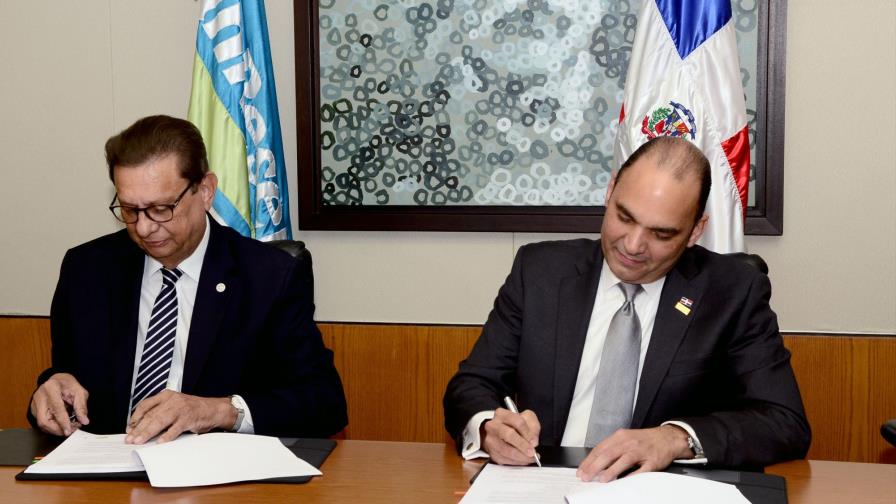 Banreservas y la UNPHU firman acuerdo de cooperación