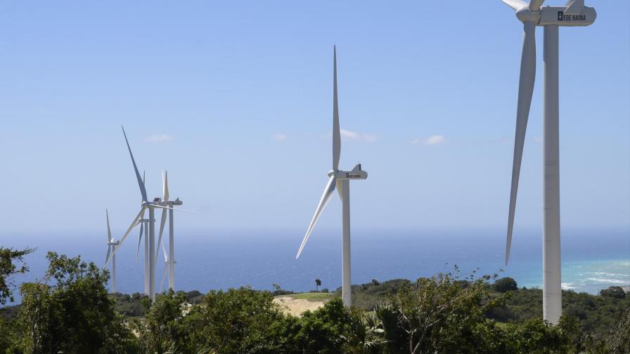 Viento y sol, fuentes de energía que amenazan a los apagones dominicanos Viento y sol, fuentes de energía que amenazan a los apagones dominicanos