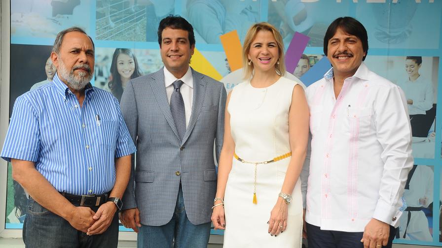 Escuela de inglés realiza open house