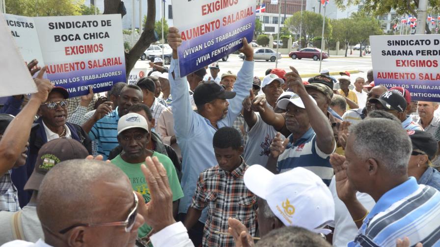 Protestan frente al Ministerio de Trabajo por aumento salarial en hora de trabajo 