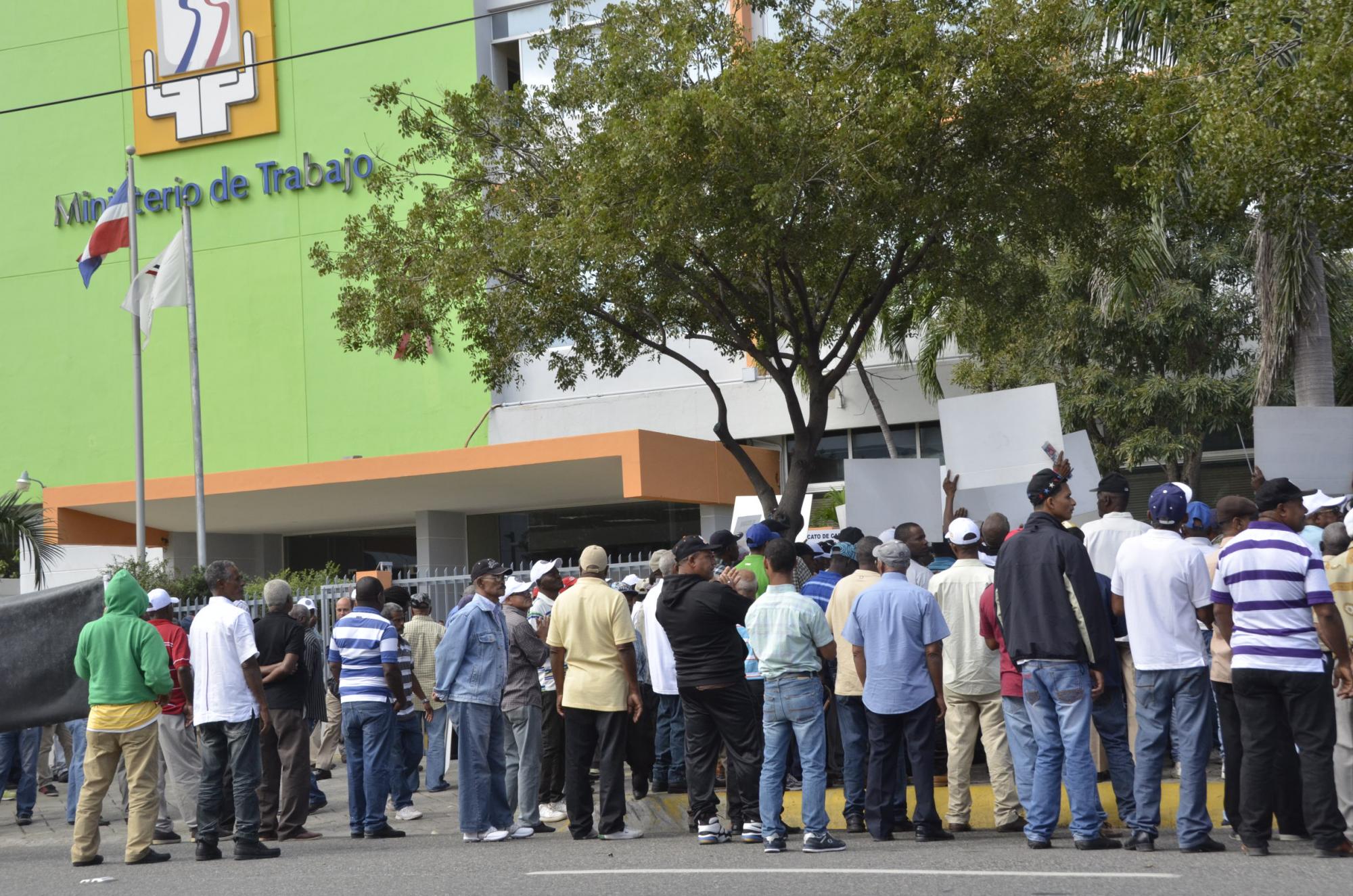 Protesta frente al Ministerio de Trabajo 