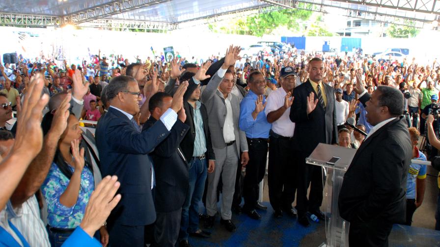 El PRD juramenta a un grupo de dirigentes del PQDC y del PRM