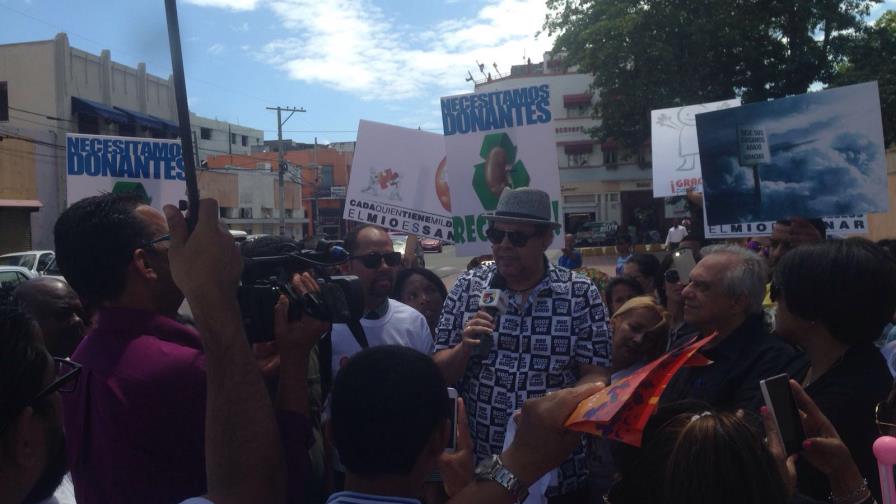 Fernando Villalona acude al Altar de la Patria en Día Internacional del Donante de Riñón Fernando Villalona acude al Altar de la Patria en Día Internacional del Donante de Riñón