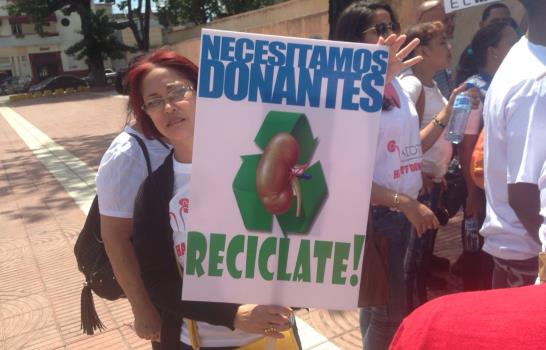 Fernando Villalona apoya jornada en “Día Mundial del Riñón”