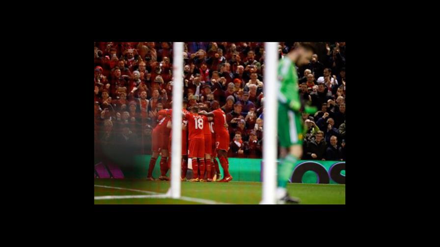 Liverpool vence a Manchester United en Liga Europa 