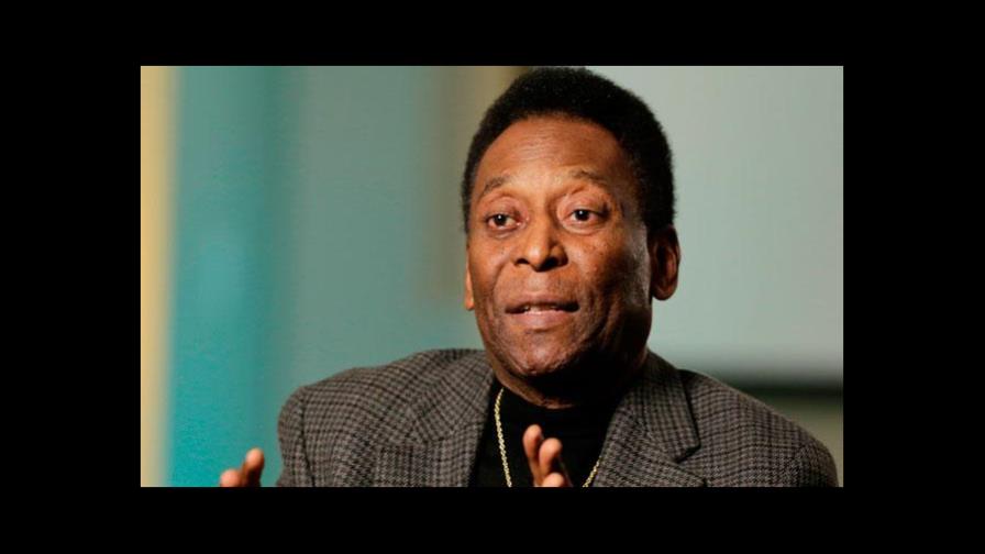 El “rey” Pelé subastará sus medallas, trofeos y hasta su corona