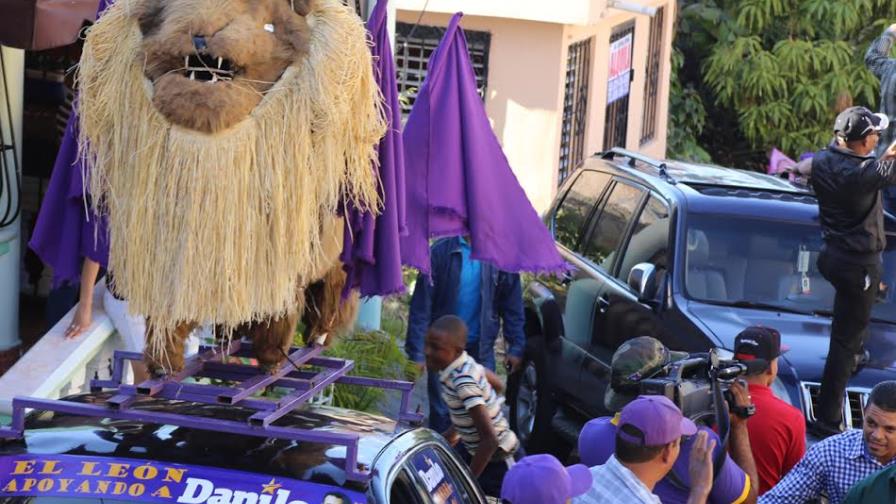 Medina encabeza caravana en Santo Domingo Norte 