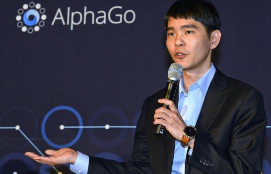 Google gana la segunda partida en el reto máquina-humano del juego de “go”