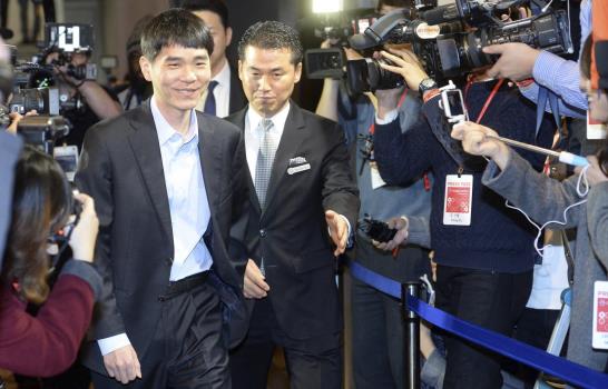 Google gana la segunda partida en el reto máquina-humano del juego de “go”