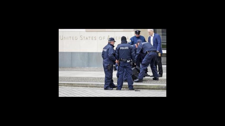 “Tengo una bomba”, dice hombre frente a embajada Estados Unidos en Berlín
