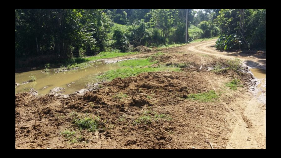 Comunitarios exigen a CEMEX concluir carretera Maimón-Luperón