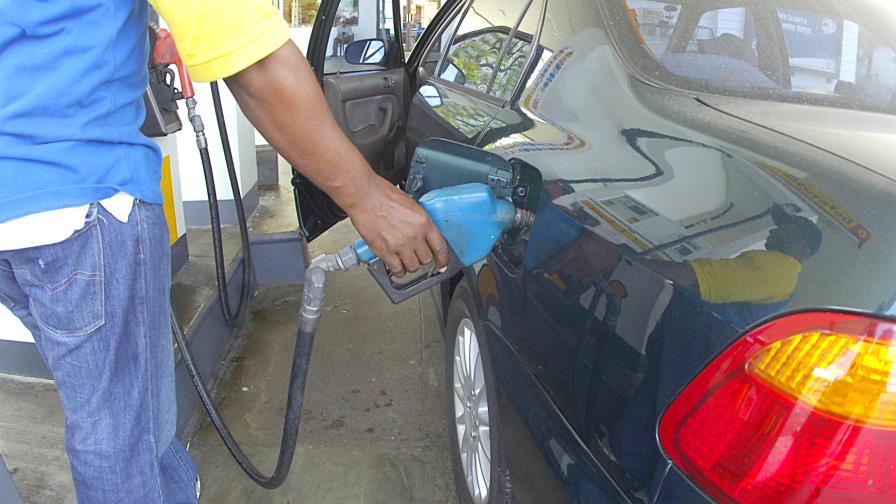 Precios combustibles suben entre $1.6 y $4