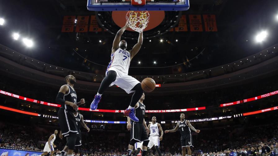 Landry lleva a Filadelfia a detener racha de 13 derrotas