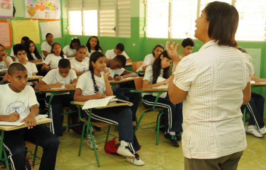 Gobierno: Cantidad de maestros subió 25 % tras el 4 % del PIB a Educación