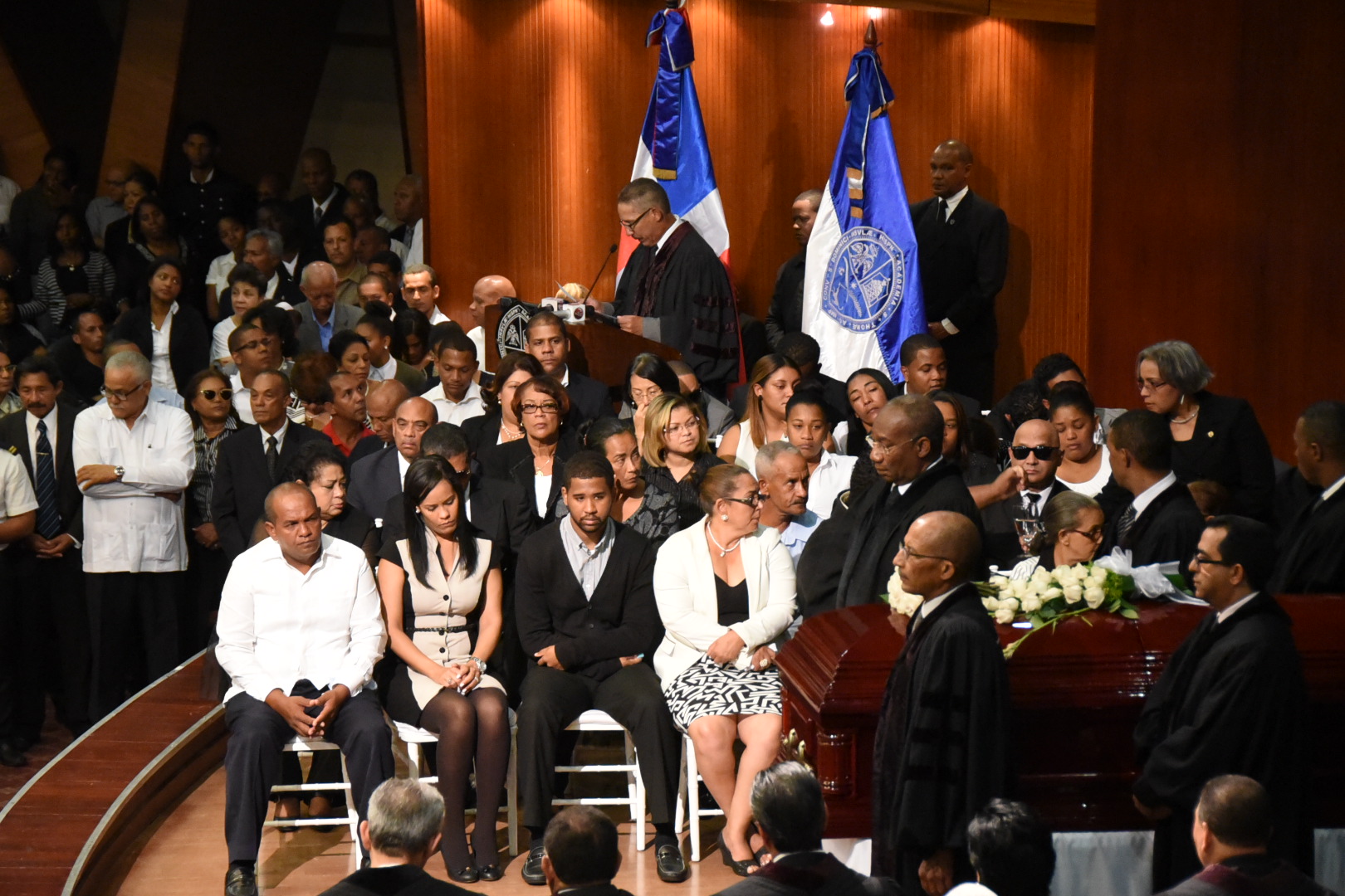 Familiares y allegados.